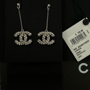 Chanel cc baguette drop earrings silver/crystal